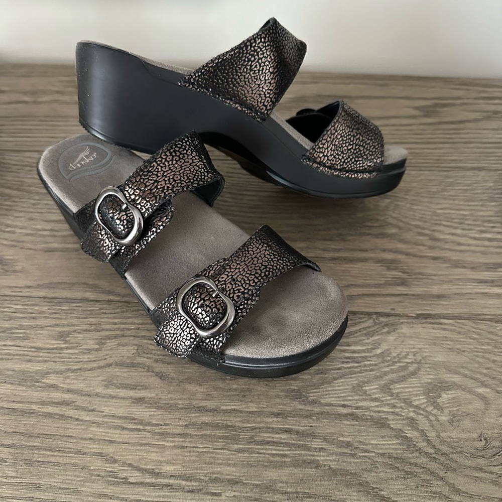 Dansko Metallic Platform Sandals Double Buckle Comfort Wedge